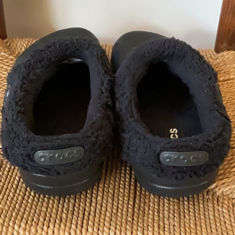 CROCS, Fleece lined. Womens 9 / Mens 7. - Picture 5 of 6